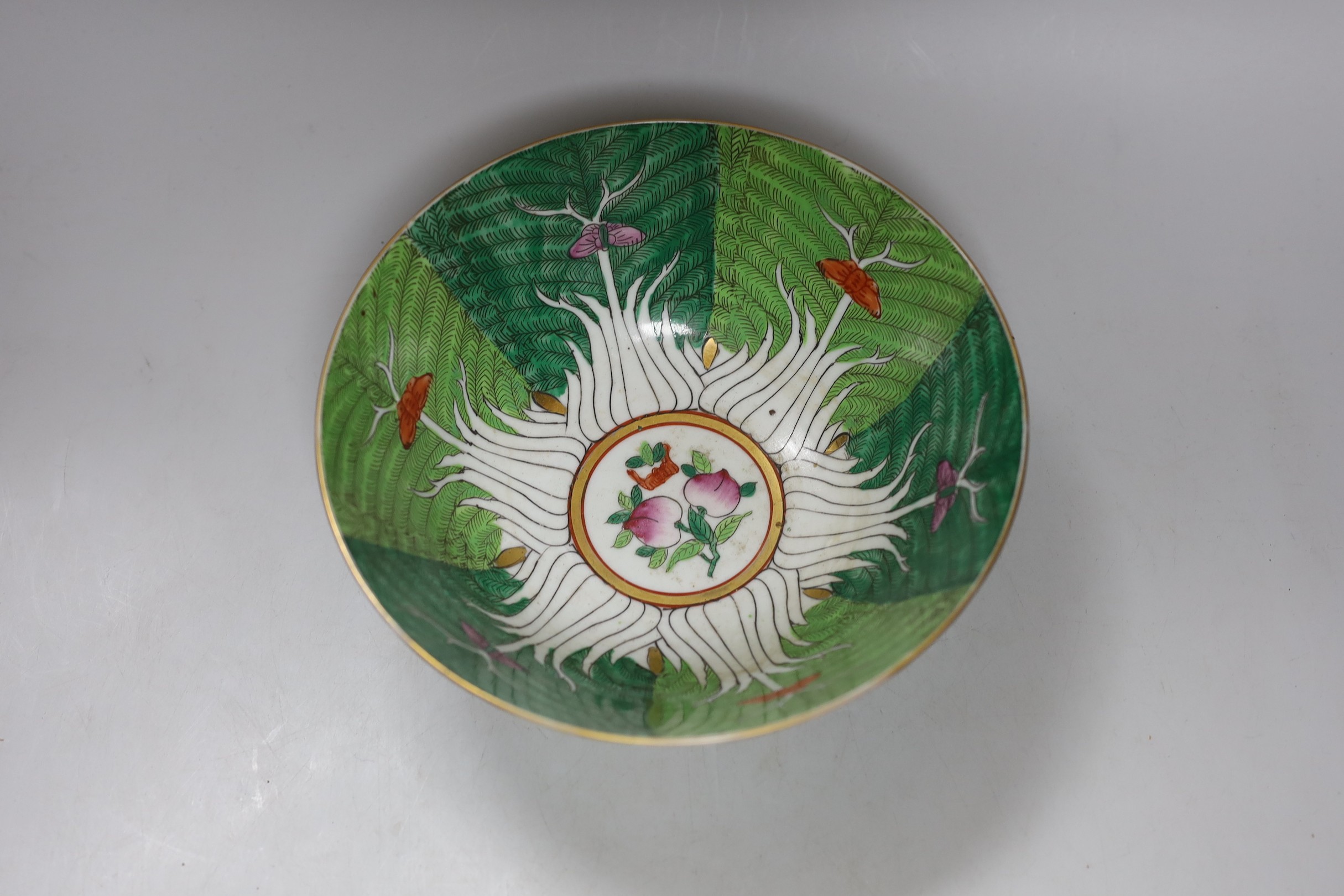 A Chinese famille rose bowl, 21 cm diameter